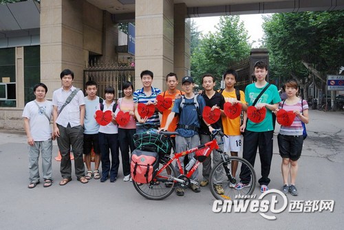 博士生騎車2600公里看女友 預計七夕節抵達(圖)