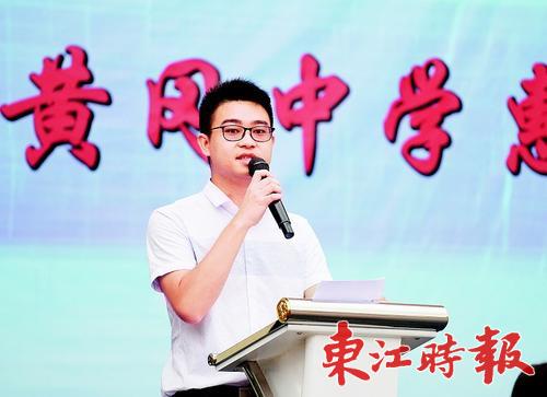 歐陽東方受邀回母校黃岡中學(xué)惠州學(xué)校演講。《東江時報》記者姚木森 攝