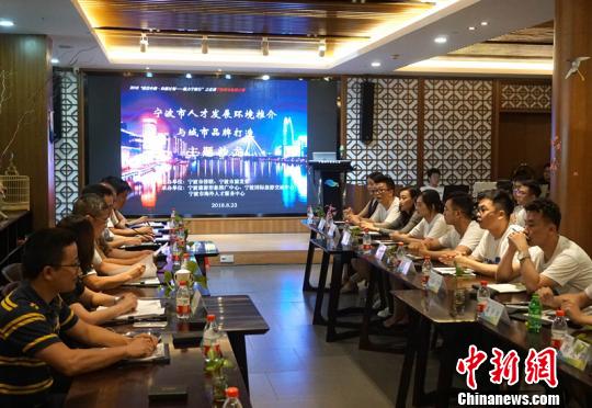 圖為交流現(xiàn)場(chǎng)。 李偉強(qiáng) 攝 圖為交流現(xiàn)場(chǎng)。 李偉強(qiáng) 攝